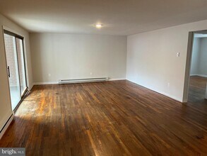 156 Tower Circle-Unit -2 in Berkeley Springs, WV - Foto de edificio - Building Photo