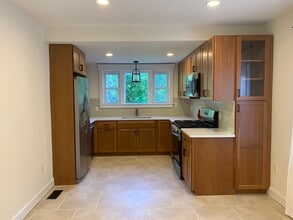 140 Ames St in Sharon, MA - Building Photo - Building Photo