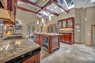 914 Jennifer St in Incline Village, NV - Foto de edificio - Building Photo