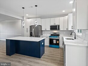 13133 Park Crescent Cir in Herndon, VA - Building Photo - Building Photo