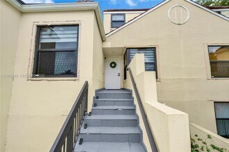 13028 SW 88th Ln in Miami, FL - Foto de edificio - Building Photo