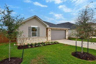 116 Jasmine Ln in Marble Falls, TX - Foto de edificio - Building Photo