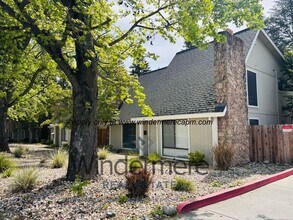 6217 Riverside Blvd in Sacramento, CA - Building Photo - Building Photo
