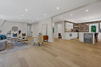 117 Mount Vernon St, Unit 117 in Newton, MA - Building Photo - Building Photo