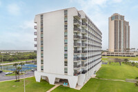 Islander East Condominiums in Galveston, TX - Foto de edificio - Building Photo