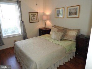 10714 KINGS RIDING Way-Unit -T3-21 in Rockville, MD - Foto de edificio - Building Photo