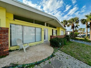 215 Venetian Way in Port Orange, FL - Building Photo - Building Photo