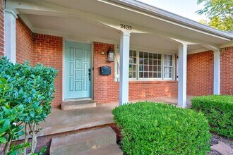 2433 Gladstone Terrace in The Village, OK - Building Photo - Building Photo