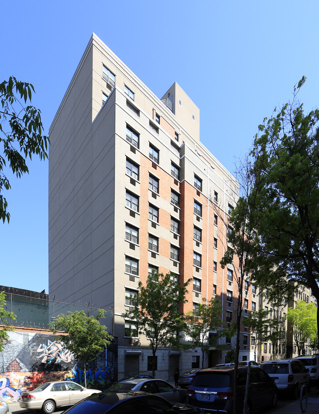 2065 Morris Ave in Bronx, NY - Building Photo - Building Photo