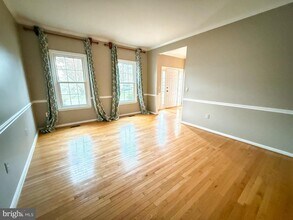 15292 Surrey House Way in Centreville, VA - Building Photo - Building Photo