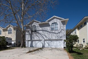 821 6th Ave S in Jacksonville Beach, FL - Building Photo