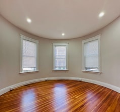 4 Sumner Sq, Unit 1 in Boston, MA - Foto de edificio - Building Photo