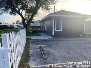 Stacey Bear Apartments in La Vernia, TX - Building Photo - Building Photo