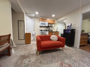 9114 Walden Rd, Unit #1 in Silver Spring, MD - Foto de edificio - Building Photo