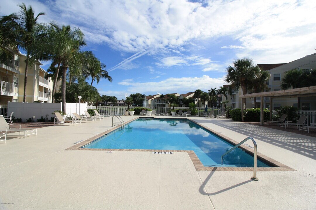650 Is Clb Ct in Indialantic, FL - Building Photo