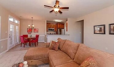 310 Primrose Ln in Chesapeake, VA - Foto de edificio - Building Photo