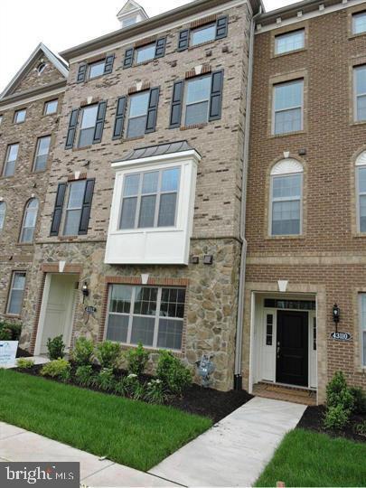 property at 43112 India Wharf Sq