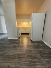 421 Poplar Level Ct in Louisville, KY - Building Photo - Building Photo