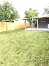2465 NE 183rd St in North Miami Beach, FL - Building Photo - Building Photo