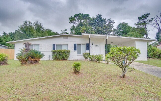 114 Altamont Rd in Pensacola, FL - Foto de edificio - Building Photo