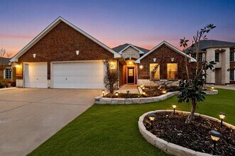 5452 Brazoria Dr in Grand Prairie, TX - Building Photo - Building Photo