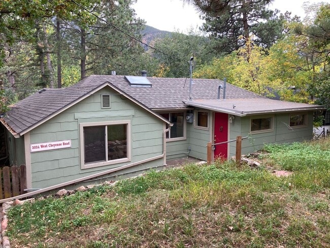 property at 2024 W Cheyenne Rd