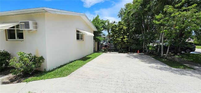 1701 Shenandoah St, Unit 2 in Hollywood, FL - Foto de edificio - Building Photo