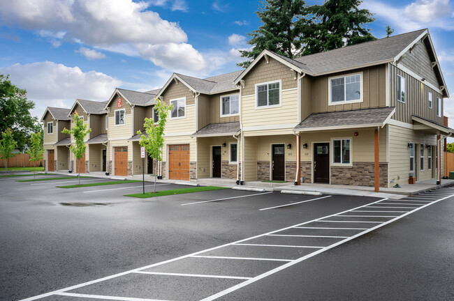 Cherry Park Luxury Townhomes in Troutdale, OR - Building Photo - Building Photo