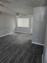 2406 S Laredo St in San Antonio, TX - Foto de edificio - Building Photo