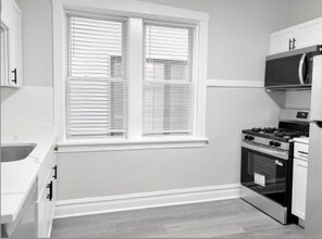 2939 N Fairfield Ave, Unit 1A in Chicago, IL - Foto de edificio - Building Photo