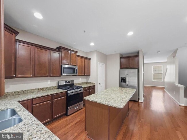 property at 7425 Willow View Ln