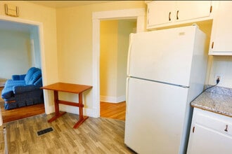 74 Ford Ave, Unit Upstairs unit in Oneonta, NY - Building Photo - Building Photo
