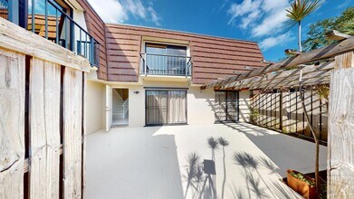 306 3rd Ln in Palm Beach Gardens, FL - Foto de edificio - Building Photo