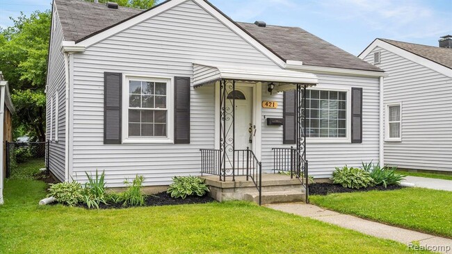 421 W Morehouse Ave in Hazel Park, MI - Building Photo - Building Photo