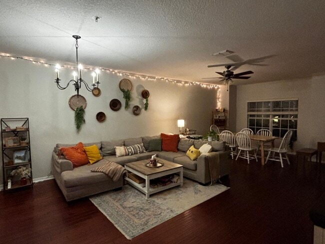 1525 Cloverbay Ln in Casselberry, FL - Foto de edificio - Building Photo