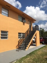 678-682 Park Dr in Hialeah, FL - Building Photo - Building Photo