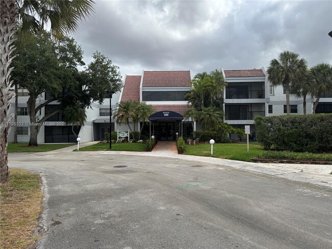 property at 200 Lakeview Dr