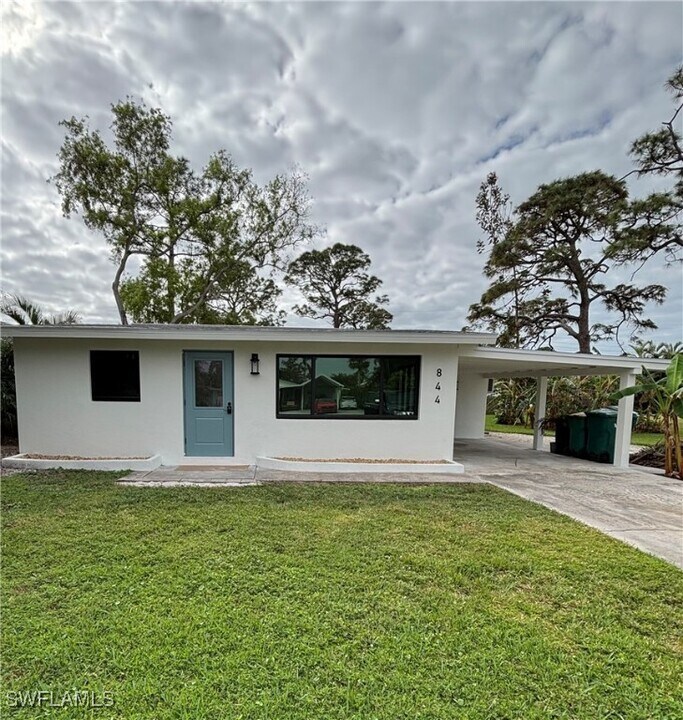 844 100th Ave N in Naples, FL - Building Photo