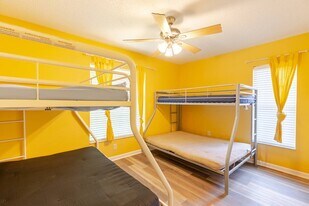 4501 Treasure Cay Rd in Tavares, FL - Building Photo