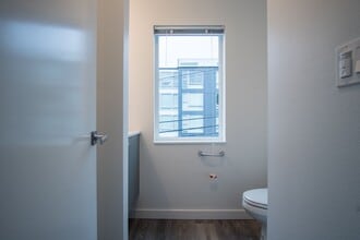 1417 E Yesler Wy in Seattle, WA - Building Photo - Building Photo