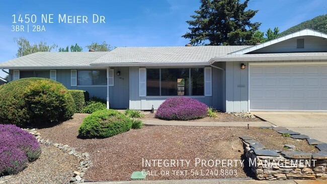 1450 NE Meier Dr in Grants Pass, OR - Foto de edificio - Building Photo