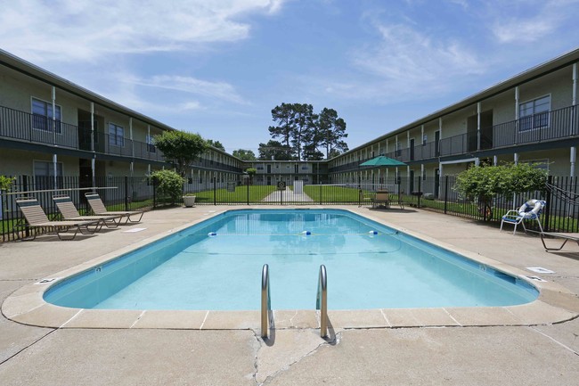 Cordova Court Apartments in Bossier City, LA - Foto de edificio - Building Photo