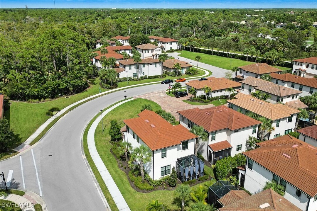 1153 Penrose Ct in Naples, FL - Foto de edificio