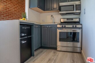 914 N Fairfax Ave in West Hollywood, CA - Building Photo - Building Photo