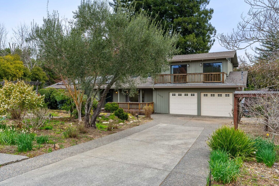 1010 Borrette Ln in Napa, CA - Building Photo