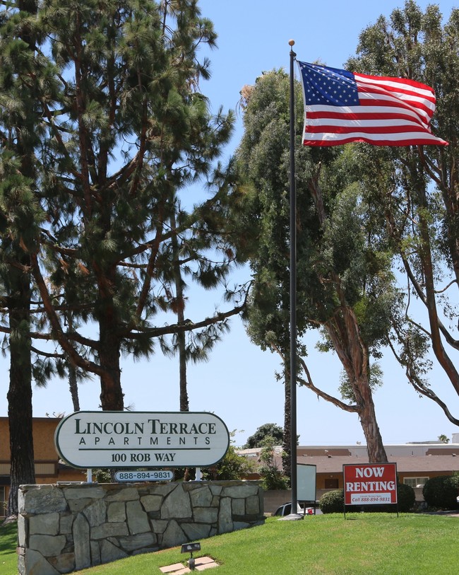 Lincoln Terrace in Anaheim, CA - Building Photo - Building Photo