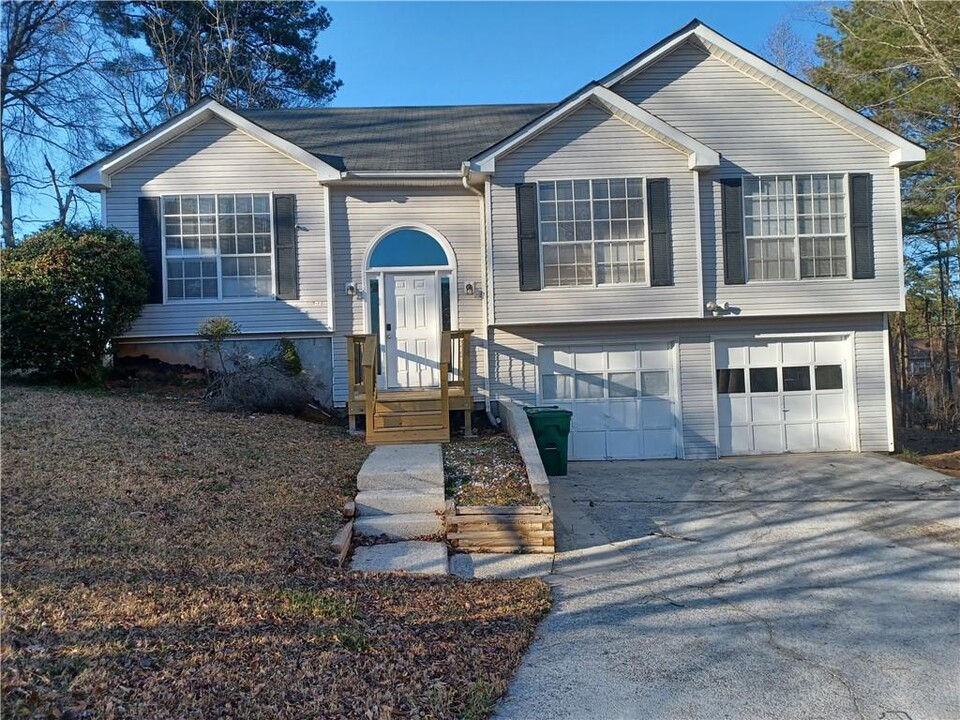 836 Louisa Ln in Lithonia, GA - Foto de edificio