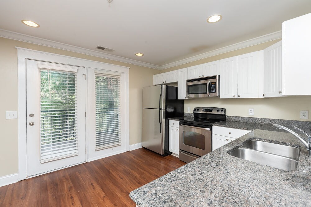 The Woodlands of Charlottesville in Charlottesville, VA - Foto de edificio