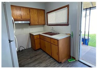 223 Valleywood Dr in Toledo, OH - Foto de edificio - Building Photo