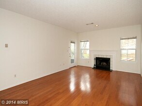 13085 Autumn Woods Way in Fairfax, VA - Building Photo - Building Photo